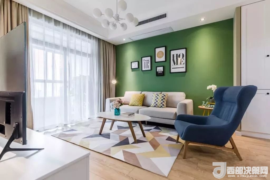 沙發(fā)背景墻選對裝飾畫，才能美了整個(gè)客廳空間！