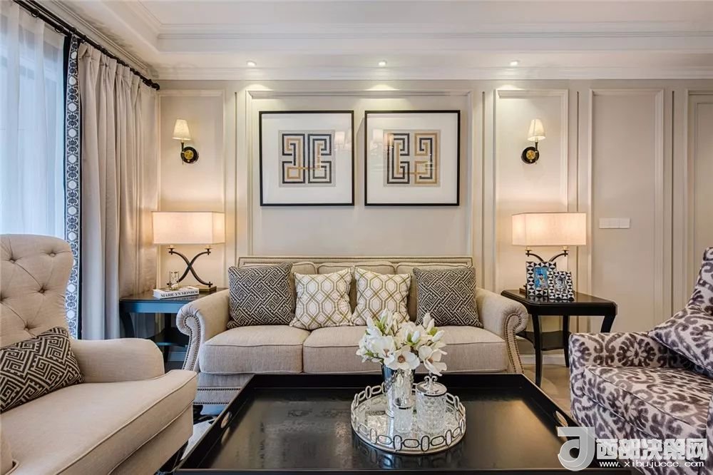 沙發(fā)背景墻選對裝飾畫，才能美了整個(gè)客廳空間！