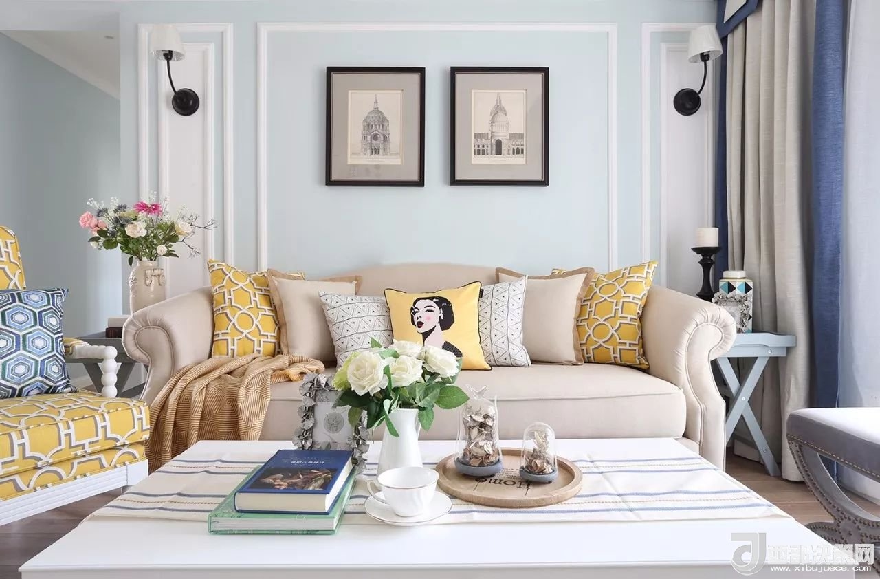 沙發(fā)背景墻選對裝飾畫，才能美了整個(gè)客廳空間！