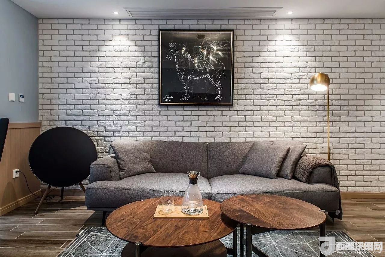 沙發(fā)背景墻選對裝飾畫，才能美了整個(gè)客廳空間！