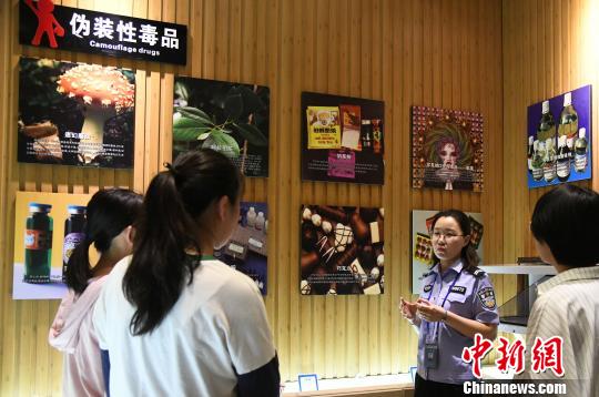 山西省司法行政戒毒系統(tǒng)積極面向社會開展禁毒警示教育?！　　⊥踅ㄜ?攝