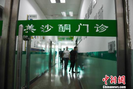 有數(shù)據(jù)顯示，十年來，山西省司法行政戒毒系統(tǒng)累計(jì)收治戒毒人員總數(shù)6萬余人。截至目前，在冊強(qiáng)制隔離戒毒人員、自愿戒毒人員、戒毒康復(fù)人員、美沙酮維持治療人員共1.2萬余人?！⊥踅ㄜ?攝