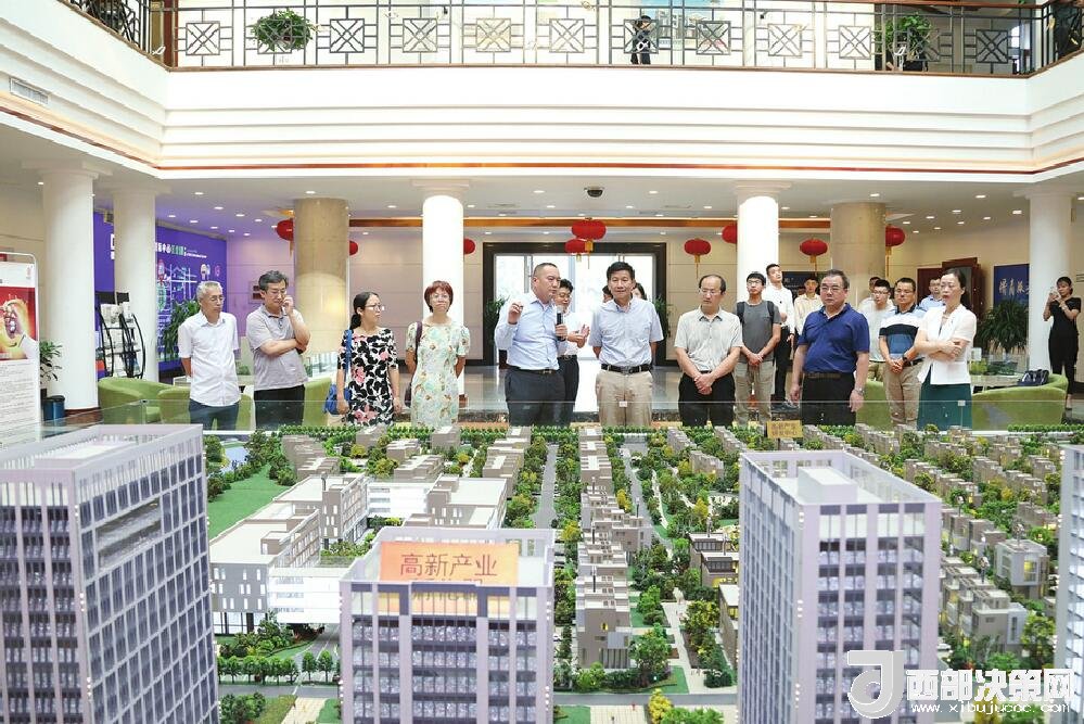 專(zhuān)家學(xué)者為槐蔭建言獻(xiàn)策 把脈建設(shè)半導(dǎo)體產(chǎn)業(yè)特色小鎮(zhèn)