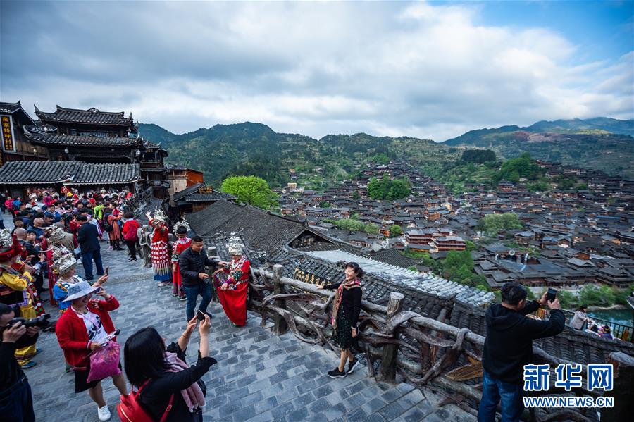 (壯麗70年·奮斗新時(shí)代——共和國(guó)發(fā)展成就巡禮·圖文互動(dòng))(9)多彩貴州闖新路