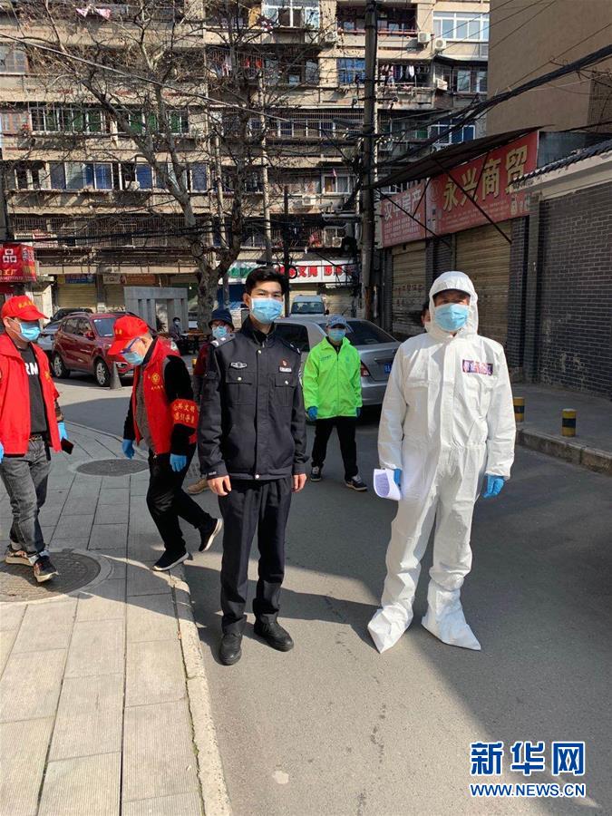 （習(xí)近平致敬的戰(zhàn)“疫”英雄·公安干警篇·圖文互動(dòng)）（6）他們，抗疫一線鑄警魂