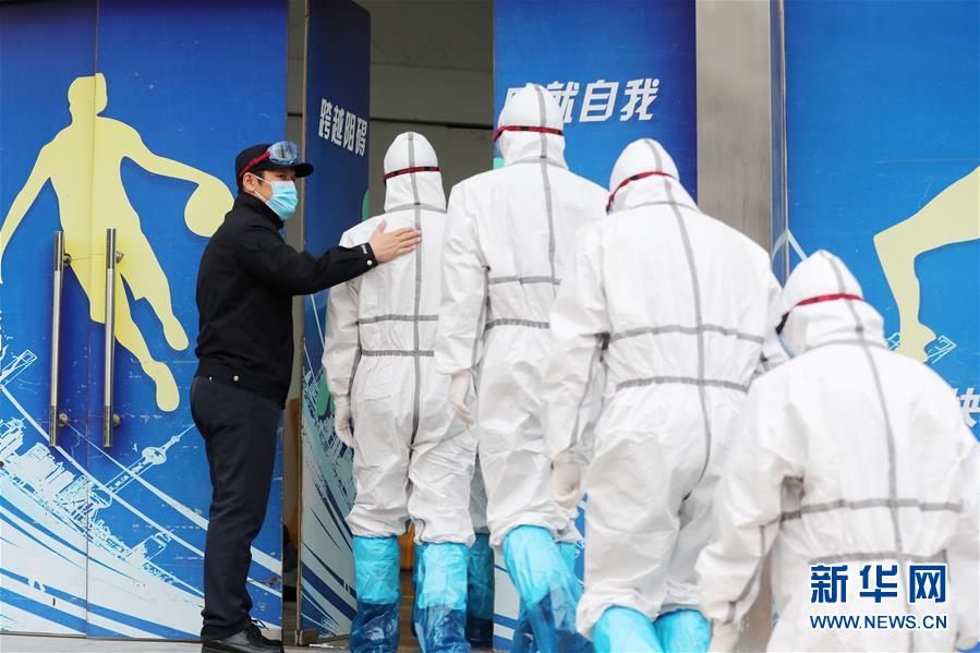 （習(xí)近平致敬的戰(zhàn)“疫”英雄·公安干警篇·圖文互動(dòng)）（2）他們，抗疫一線鑄警魂