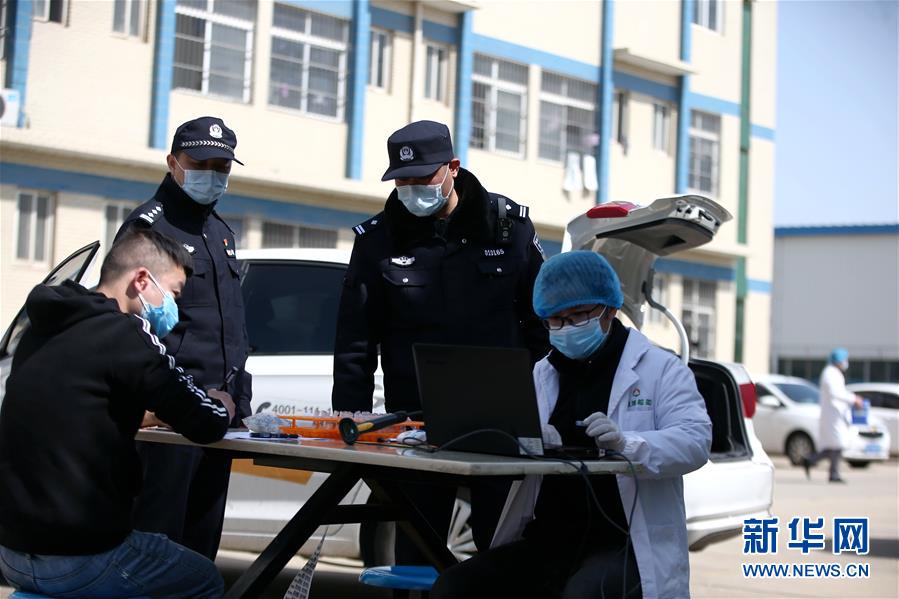 （習(xí)近平致敬的戰(zhàn)“疫”英雄·公安干警篇·圖文互動(dòng)）（3）他們，抗疫一線鑄警魂