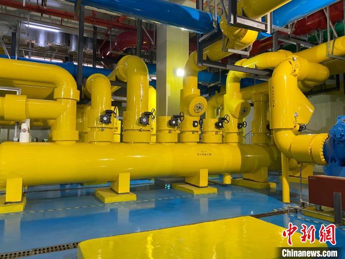 圖為中國(guó)移動(dòng)云南數(shù)據(jù)中心冷卻系統(tǒng)。　王旌亞 攝