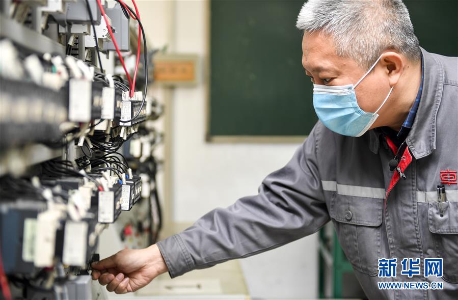 （在習(xí)近平新時(shí)代中國特色社會(huì)主義思想指引下——新時(shí)代新作為新篇章·習(xí)近平總書記關(guān)切事·圖文互動(dòng)）（5）汗水的味道——記錄奮戰(zhàn)在復(fù)工復(fù)產(chǎn)一線的勞動(dòng)者