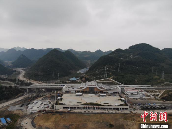 貴州省首條城際高速鐵路——安六鐵路開(kāi)始聯(lián)調(diào)聯(lián)試。中國(guó)鐵路成都局集團(tuán)公司供圖