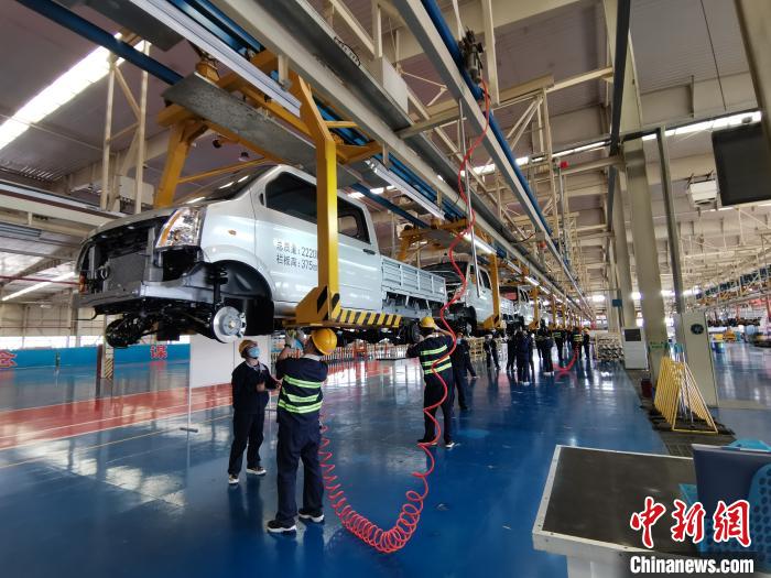 4月初，成功汽車全面復工復產(chǎn)。尤其是隨著疫情得到控制，該公司的生產(chǎn)力度也不斷加大。　高飛 攝