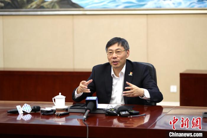 近日，全國(guó)人大代表、浪潮集團(tuán)董事長(zhǎng)兼CEO孫丕恕接受媒體采訪。浪潮集圖供圖