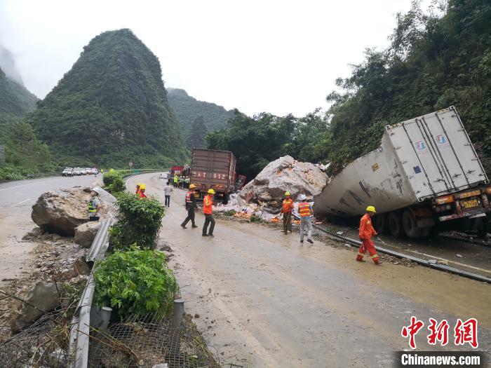 事故現(xiàn)場?！↑S鵬 攝