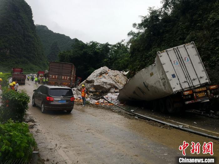 事故現(xiàn)場?！↑S鵬 攝