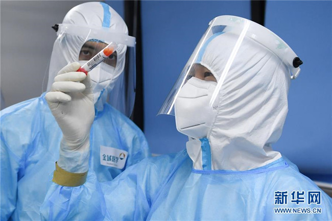 （新華全媒頭條·圖文互動(dòng)）（10）首都再戰(zhàn)“疫”，難忘40天——寫(xiě)在北京應(yīng)急響應(yīng)級(jí)別降級(jí)之際 