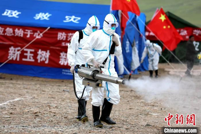 圖為進(jìn)行現(xiàn)場(chǎng)消毒。青海省應(yīng)急廳