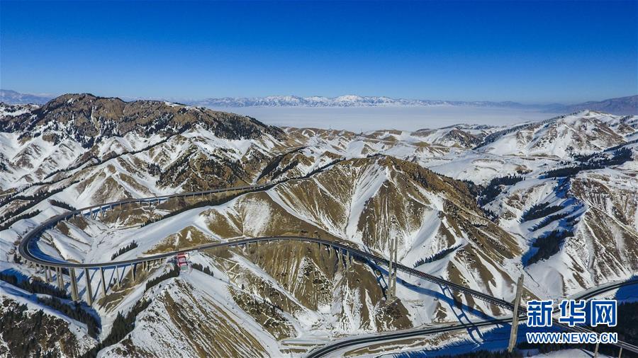 （新華全媒頭條·圖文互動）（1）旗引天山南北　譜寫發(fā)展新篇——以習近平同志為核心的黨中央關(guān)心新疆工作紀實