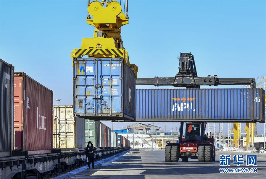 （新華全媒頭條·圖文互動）（14）旗引天山南北　譜寫發(fā)展新篇——以習近平同志為核心的黨中央關(guān)心新疆工作紀實