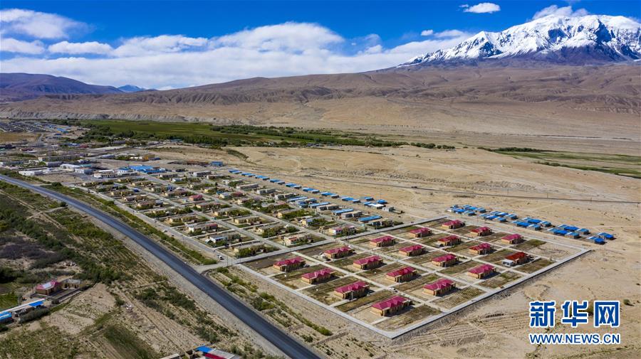 （新華全媒頭條·圖文互動）（4）旗引天山南北　譜寫發(fā)展新篇——以習近平同志為核心的黨中央關(guān)心新疆工作紀實