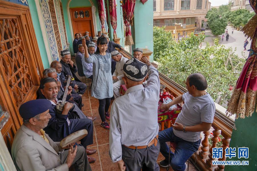 （新華全媒頭條·圖文互動）（2）旗引天山南北　譜寫發(fā)展新篇——以習近平同志為核心的黨中央關(guān)心新疆工作紀實