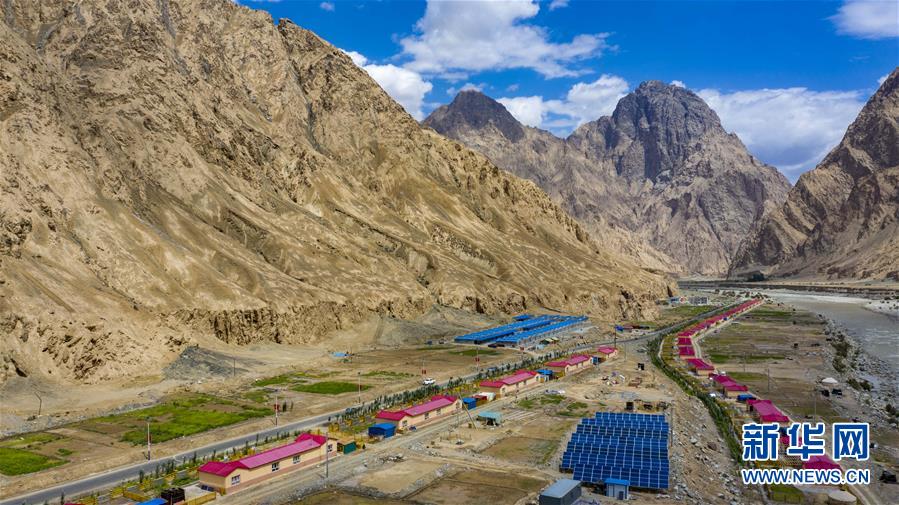 （新華全媒頭條·圖文互動）（6）旗引天山南北　譜寫發(fā)展新篇——以習近平同志為核心的黨中央關(guān)心新疆工作紀實