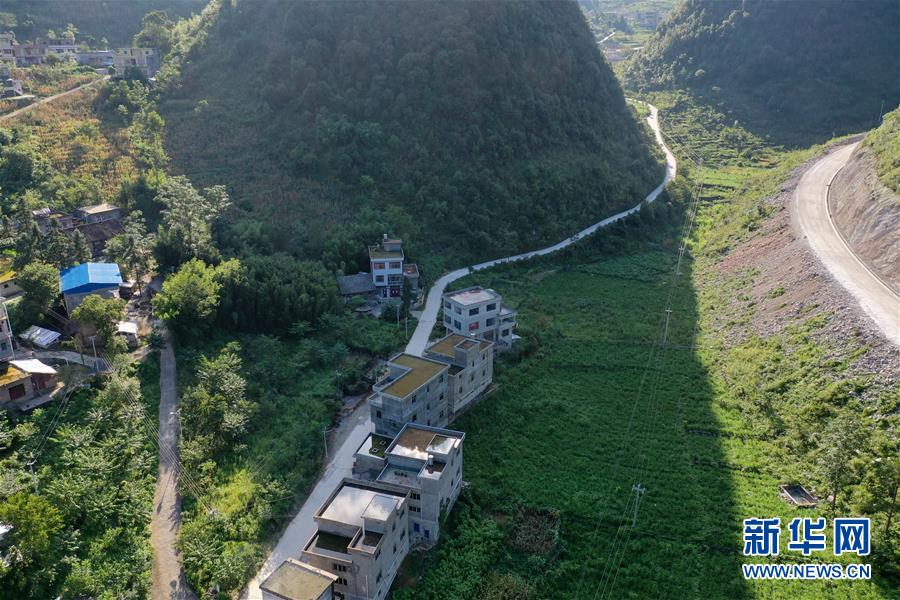 (新華全媒頭條·走向我們的小康生活·決戰(zhàn)決勝脫貧攻堅·圖文互動)(5)千年之渴今朝解——貴州貧困群眾實現(xiàn)“吃水不愁”