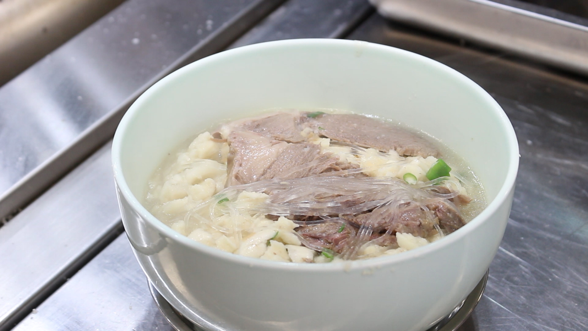 【陜菜大師和他們的拿手菜】烏平：“知足者常樂，食客愛吃我做的牛羊肉泡饃，就是我最大的滿足”_fororder_圖片8