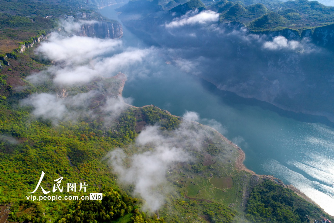 2022年4月3日拍攝的貴州省黔西市新仁苗族鄉(xiāng)境內的烏江一級支流六沖河。