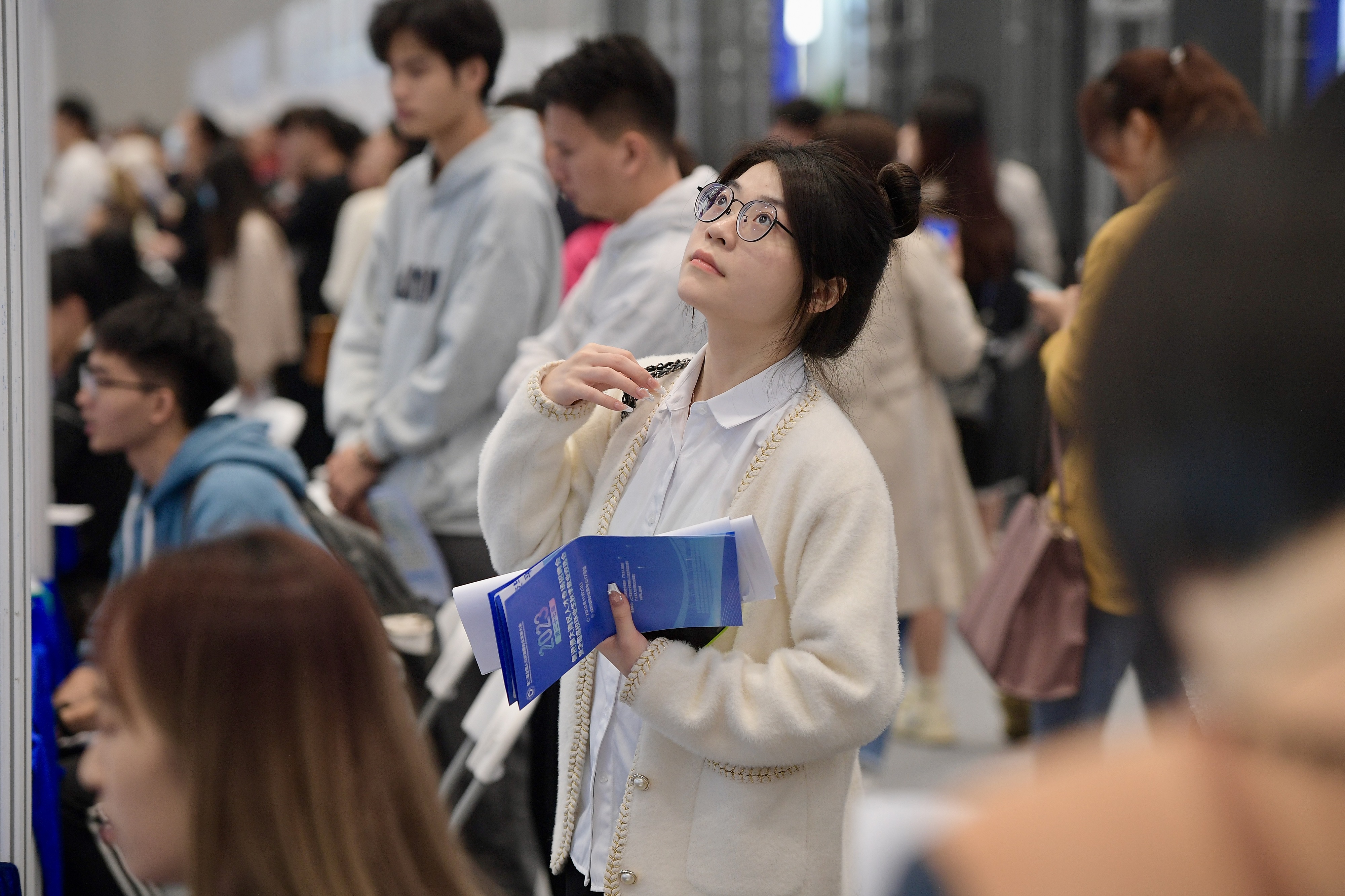  2023年11月22日，2023年粵港澳大灣區(qū)人才專場招聘會暨第27屆全國高校畢業(yè)生秋季就業(yè)雙選會在深圳國際會展中心舉辦。